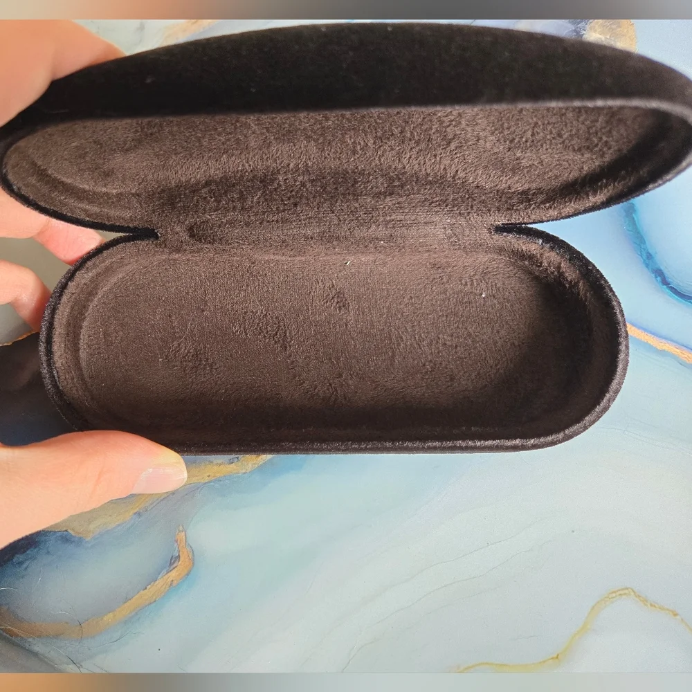 Tom Ford• Brown Velvet Case